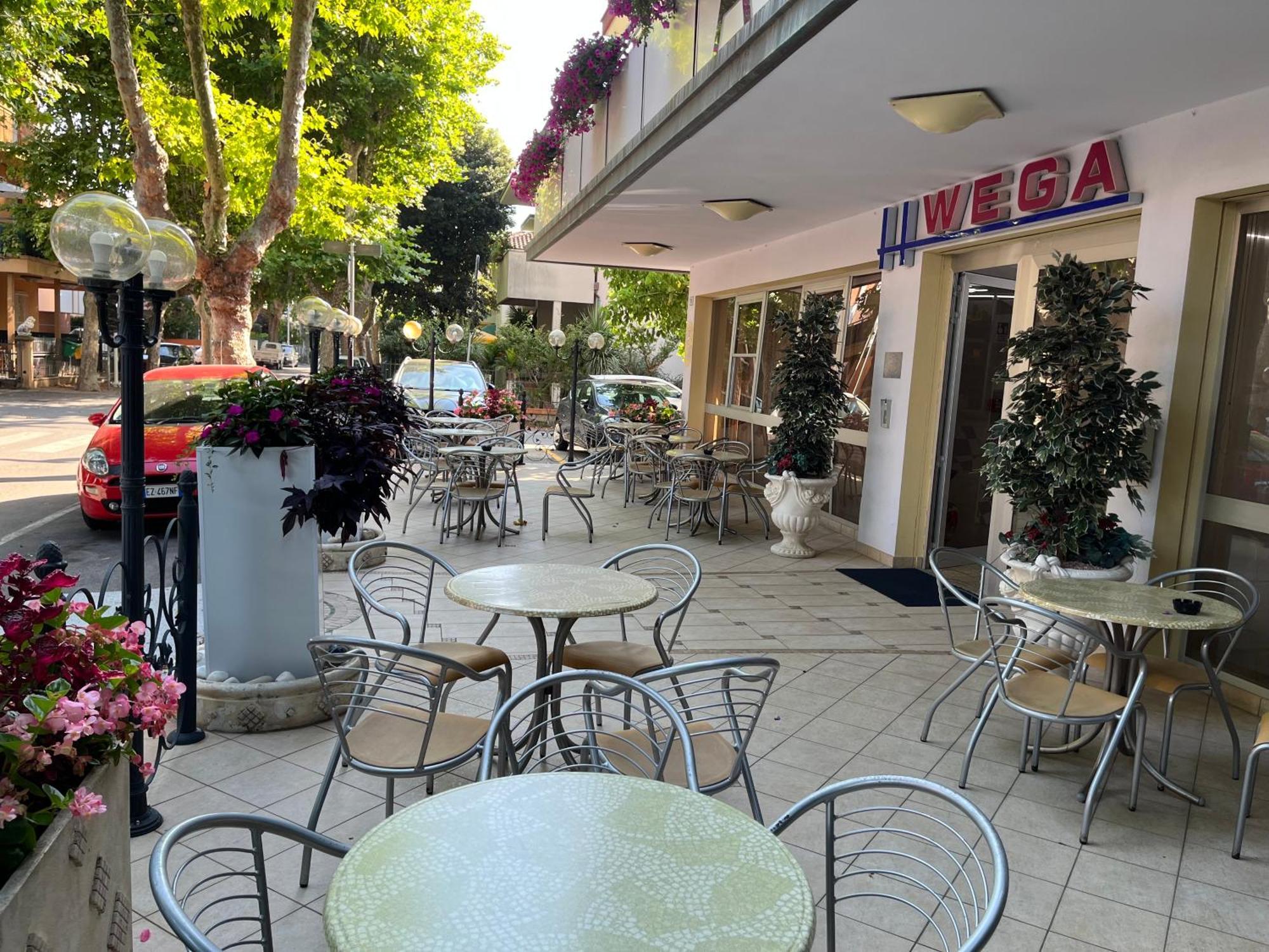 Hotel Wega بيلاريا-إيجيا مارينا المظهر الخارجي الصورة